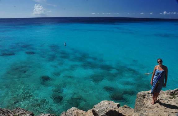 A incrível cor do mar na praia de Groot Knit, no norte de Curaçao